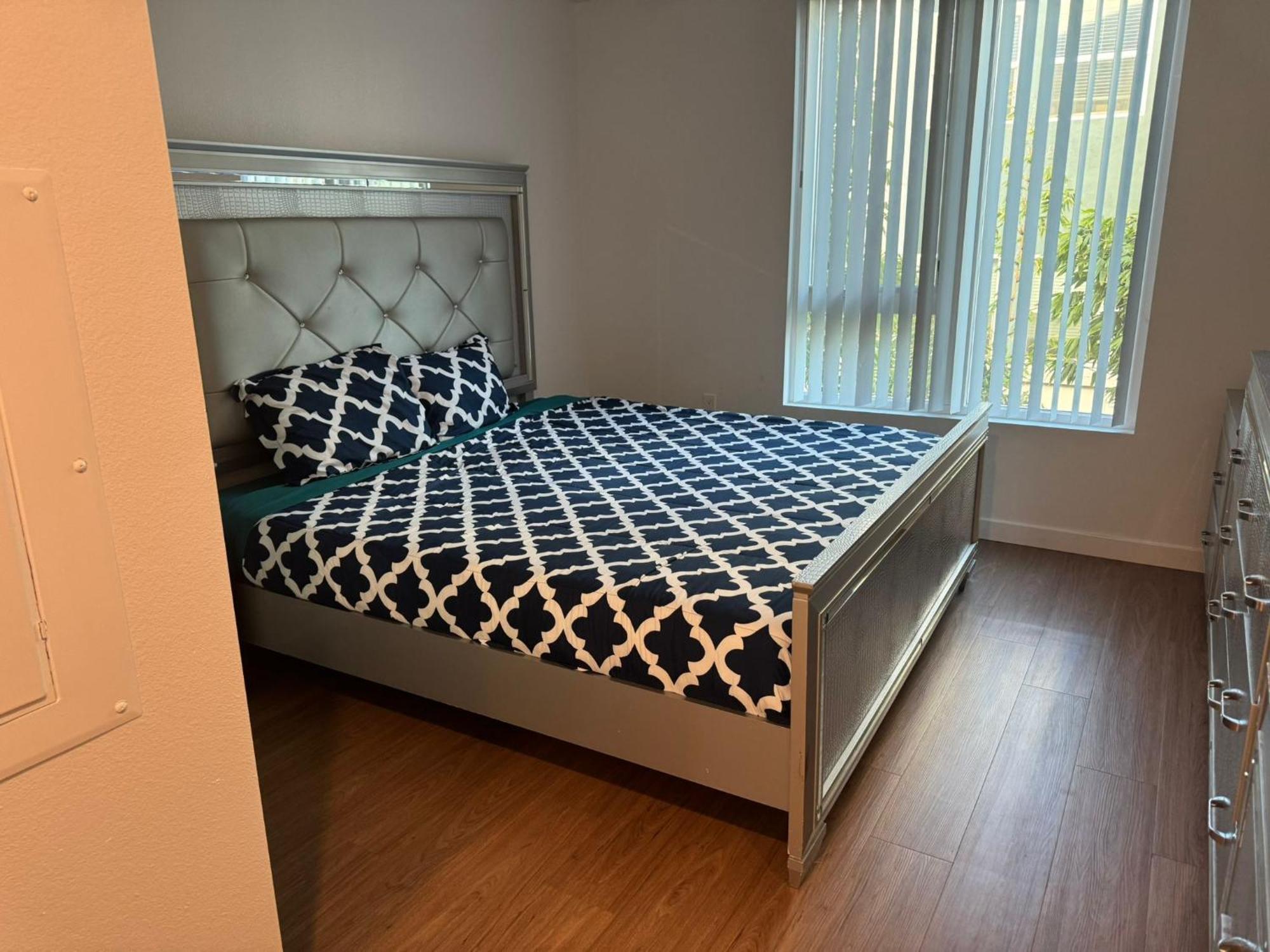 Aparthotel Stylish Downtown Escape With Rooftop Views *