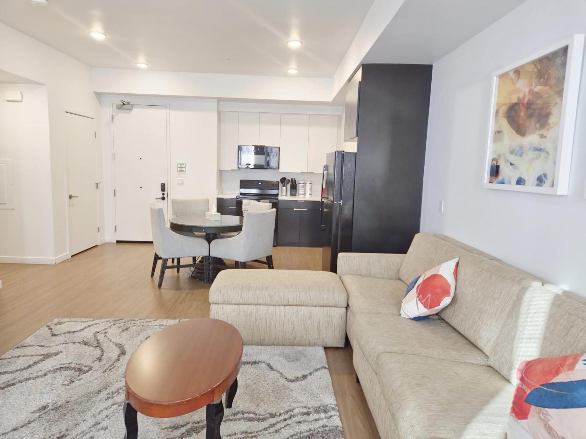 Aparthotel Stylish Downtown Escape With Rooftop Views *