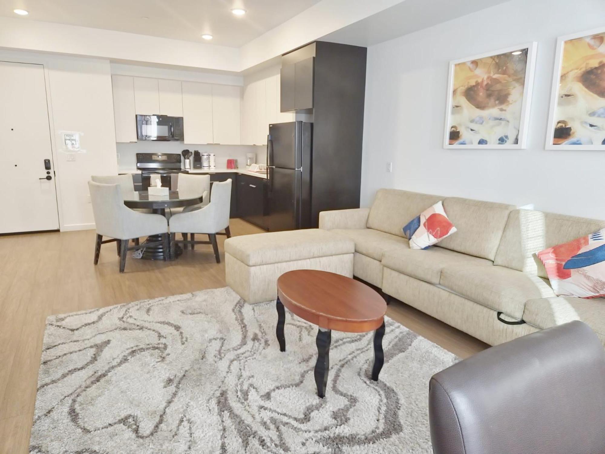 Stylish Downtown Escape With Rooftop Views