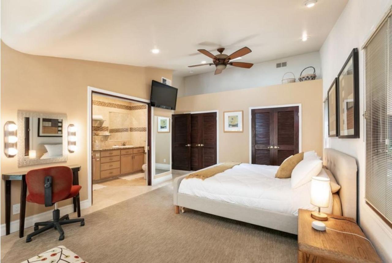 Skyhill Oasis With Hot Tub Walk To Universal Holiday home