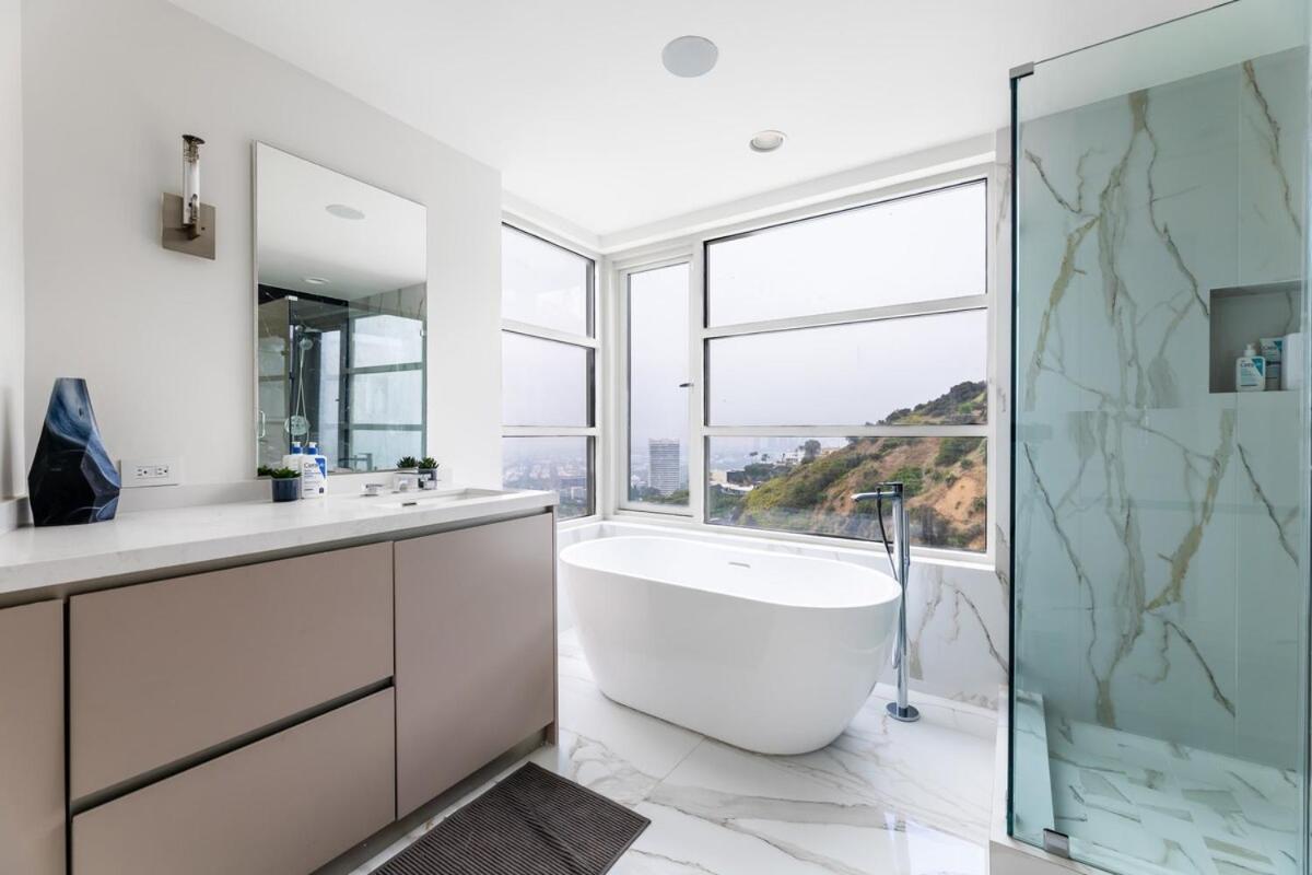 Stunning View 3-br Hollywood Vista & Infinity Pool Los Angeles