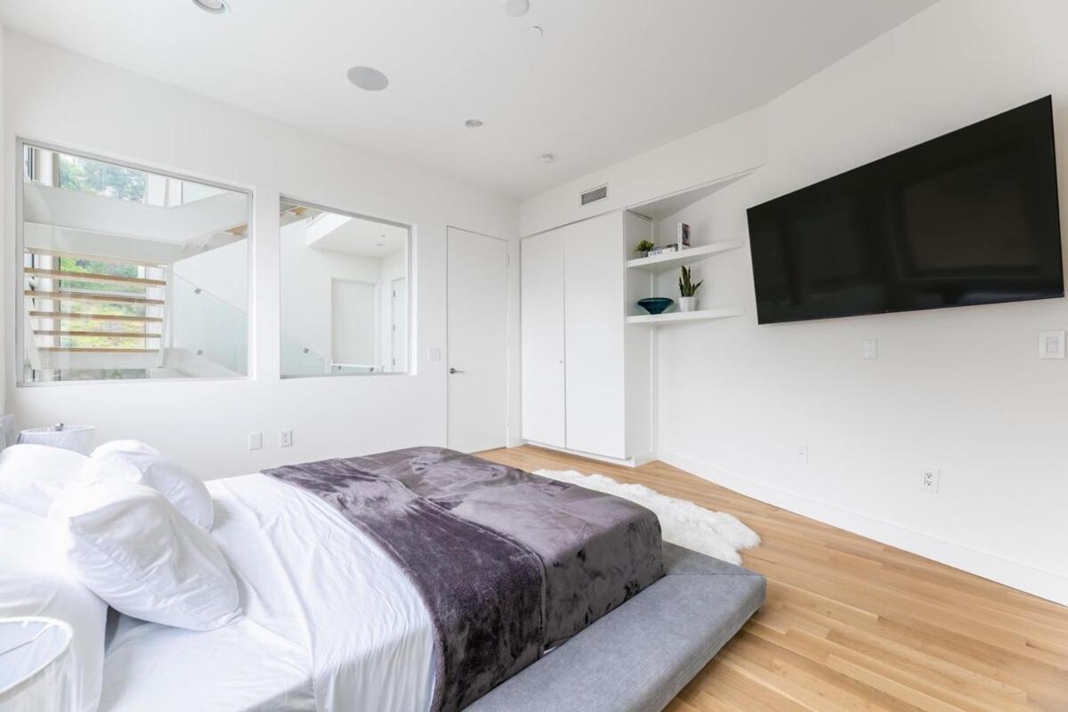 Holiday home Stunning View 3-br Hollywood Vista & Infinity Pool *