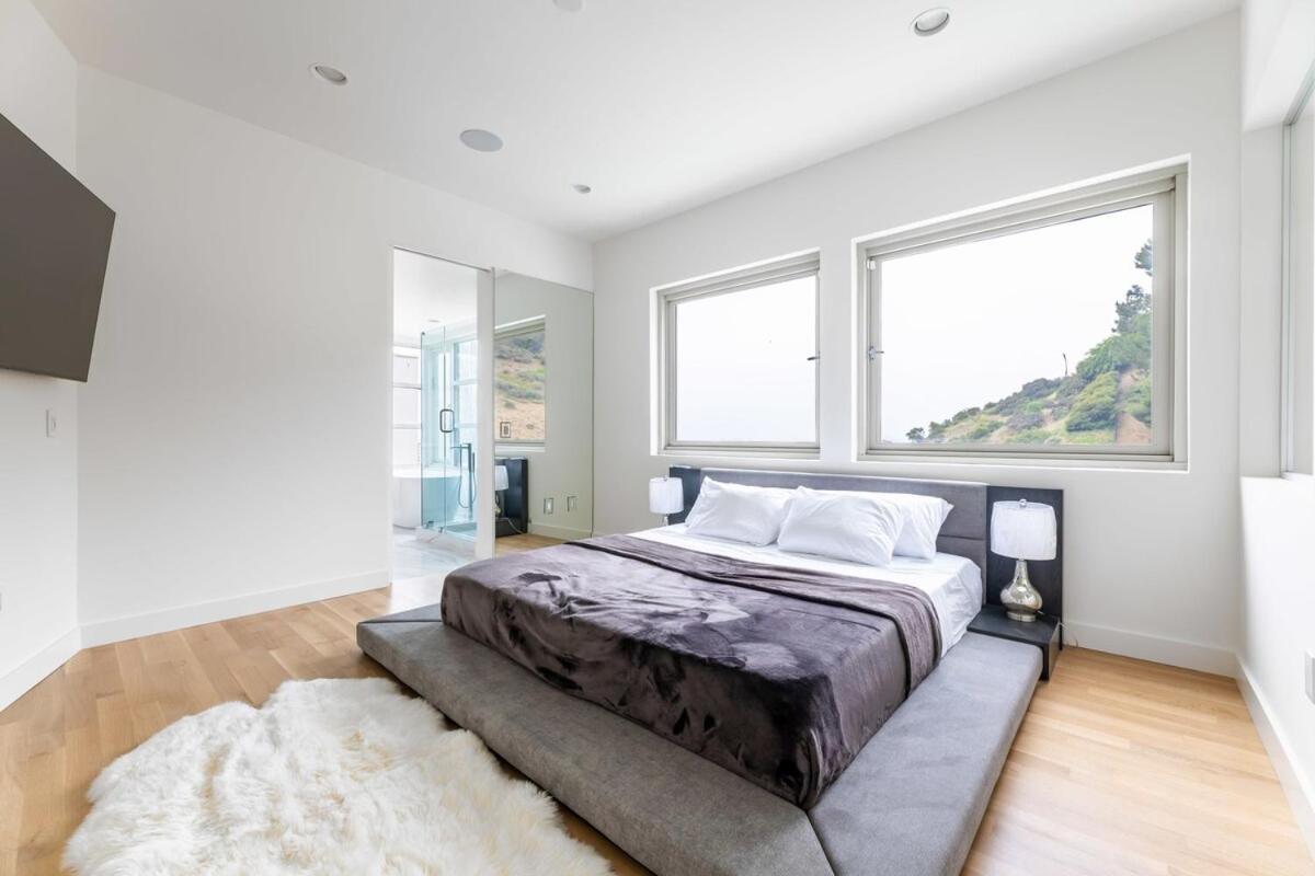 Stunning View 3-br Hollywood Vista & Infinity Pool Los Angeles