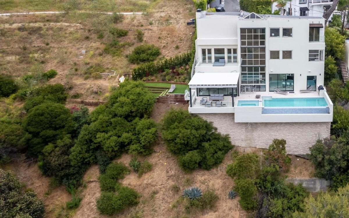 Stunning View 3-br Hollywood Vista & Infinity Pool