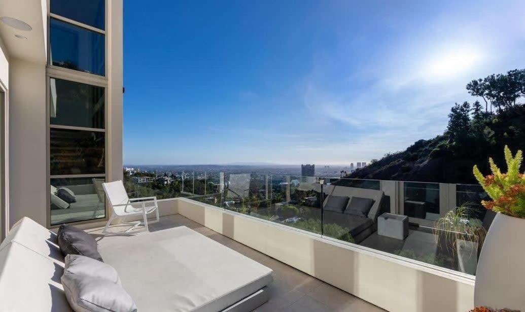 Stunning View 3-br Hollywood Vista & Infinity Pool Los Angeles