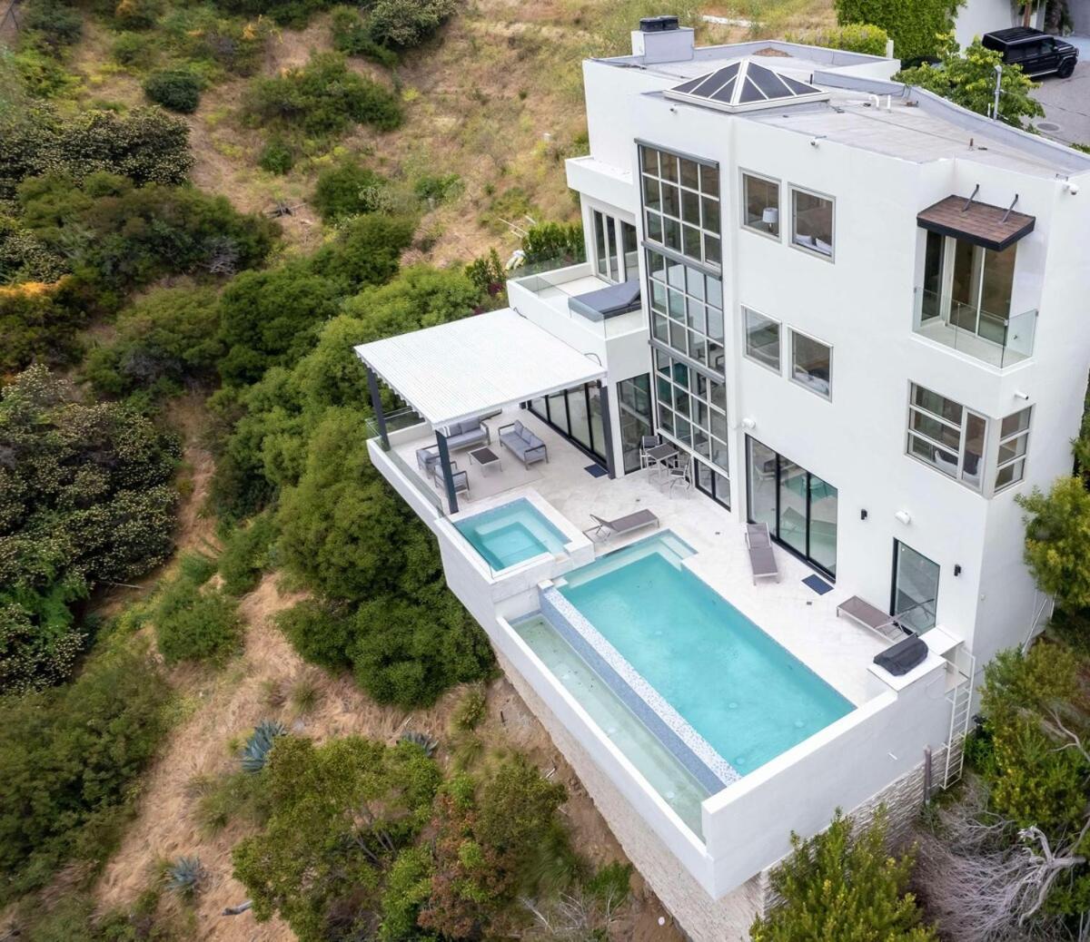 Stunning View 3-br Hollywood Vista & Infinity Pool * Los Angeles