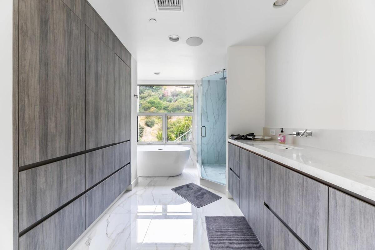 Holiday home Stunning View 3-br Hollywood Vista & Infinity Pool *