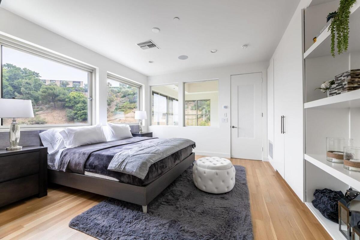 Stunning View 3-br Hollywood Vista & Infinity Pool *
