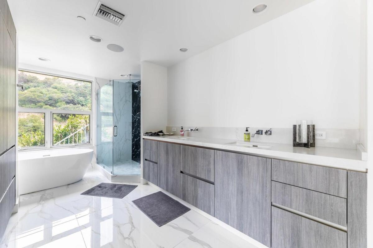 Stunning View 3-br Hollywood Vista & Infinity Pool * Los Angeles