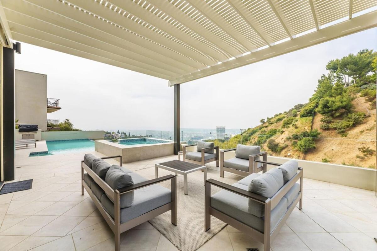 Stunning View 3-br Hollywood Vista & Infinity Pool *