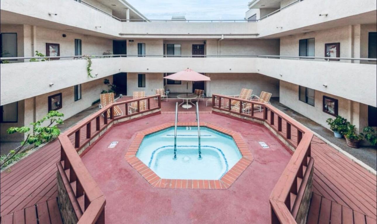 Apartment Location West La Spacious With Hottub *