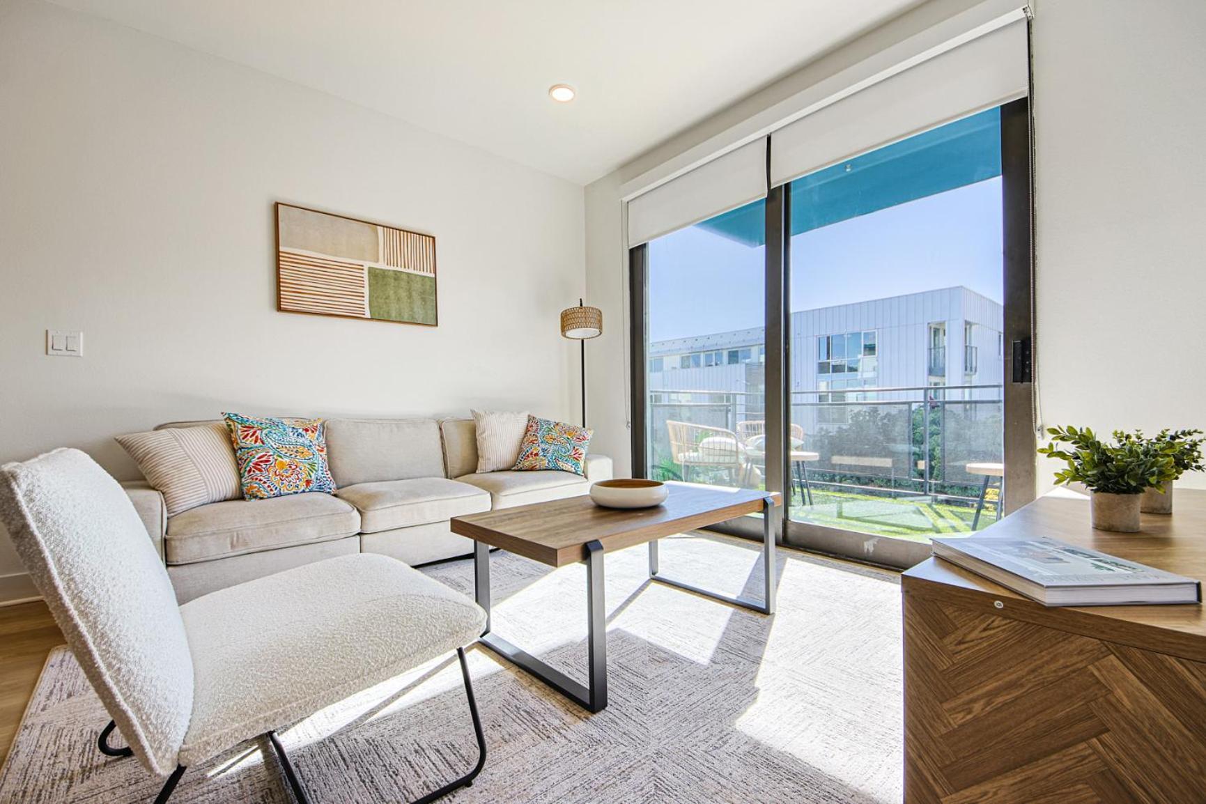 Beachside 2bd 2ba, 12min Walk To Santa Monica Pier