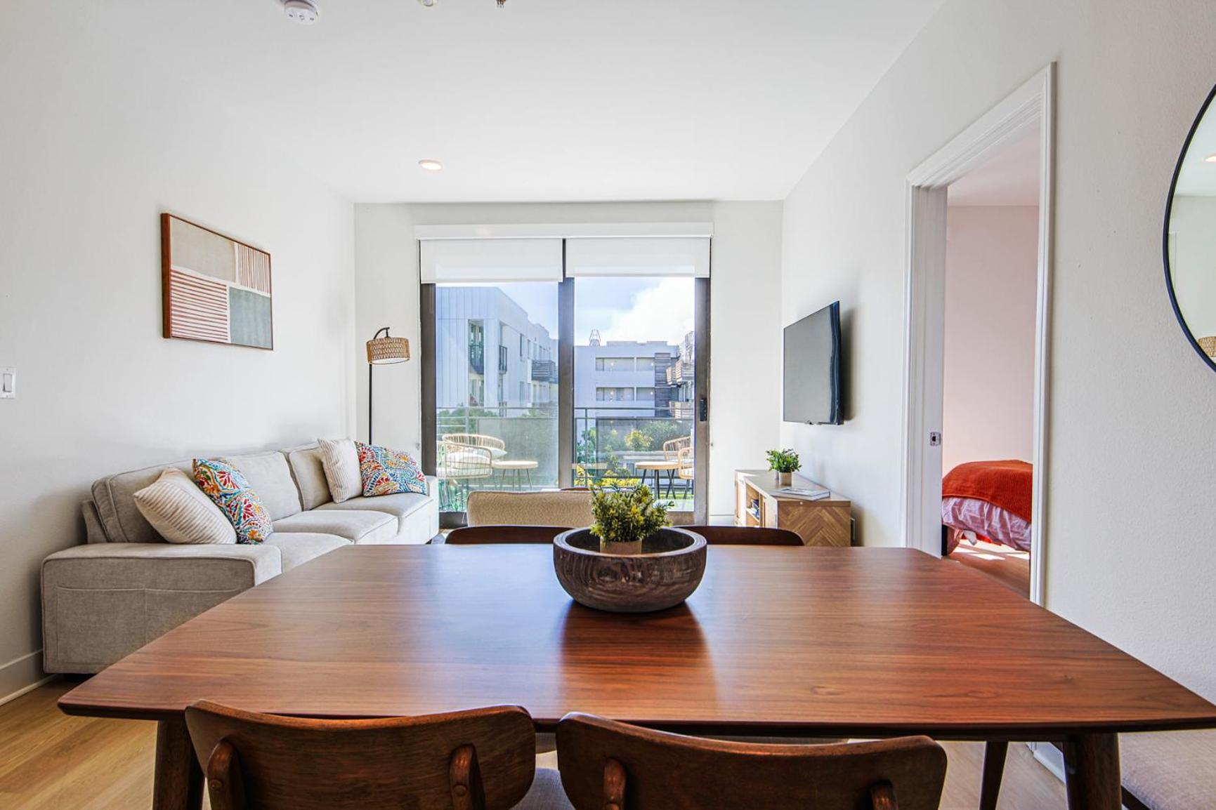 Beachside 2bd 2ba, 12min Walk To Santa Monica Pier Los Angeles