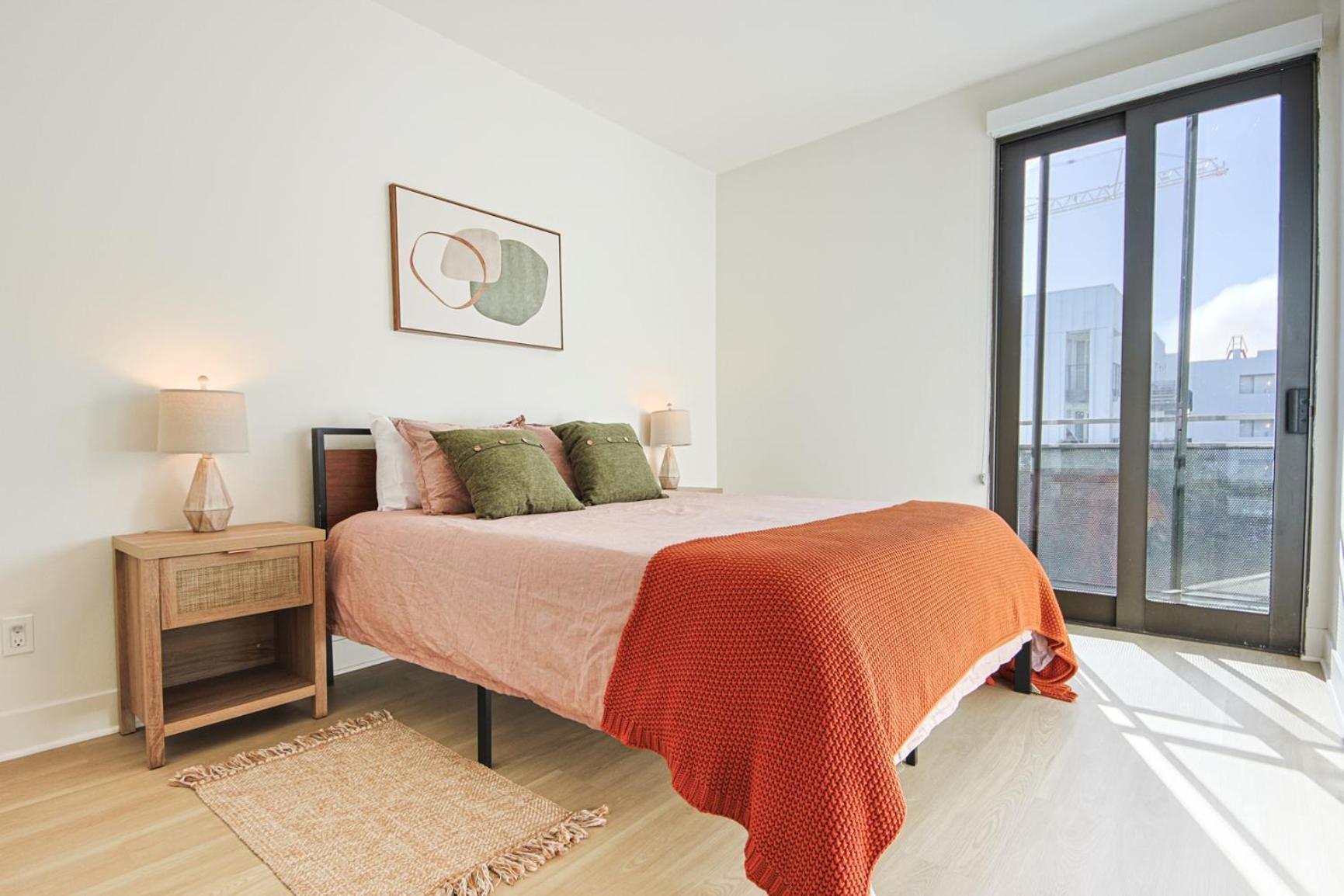 Beachside 2bd 2ba, 12min Walk To Santa Monica Pier *