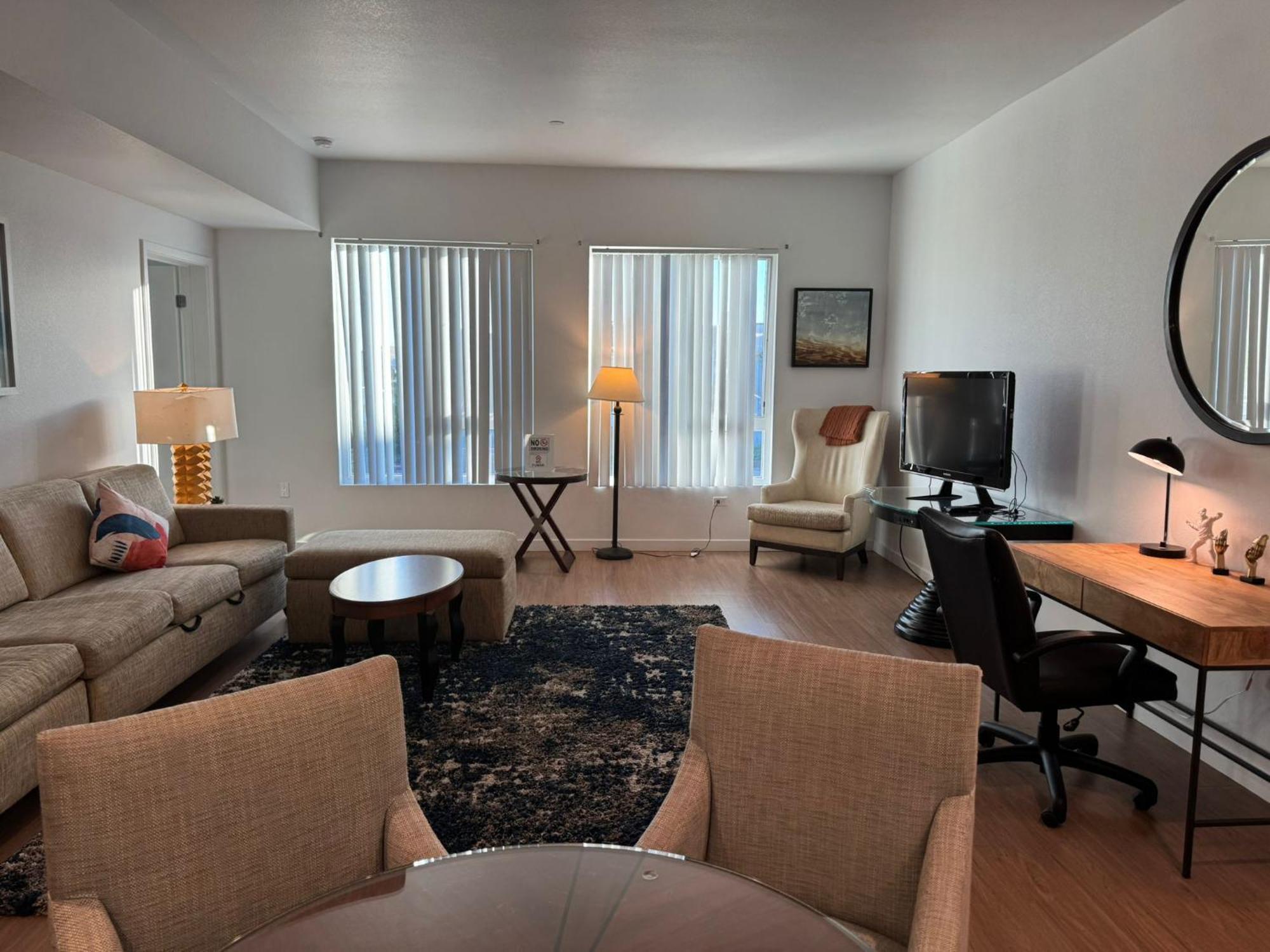 Aparthotel Stylish Downtown Escape With Rooftop Views *