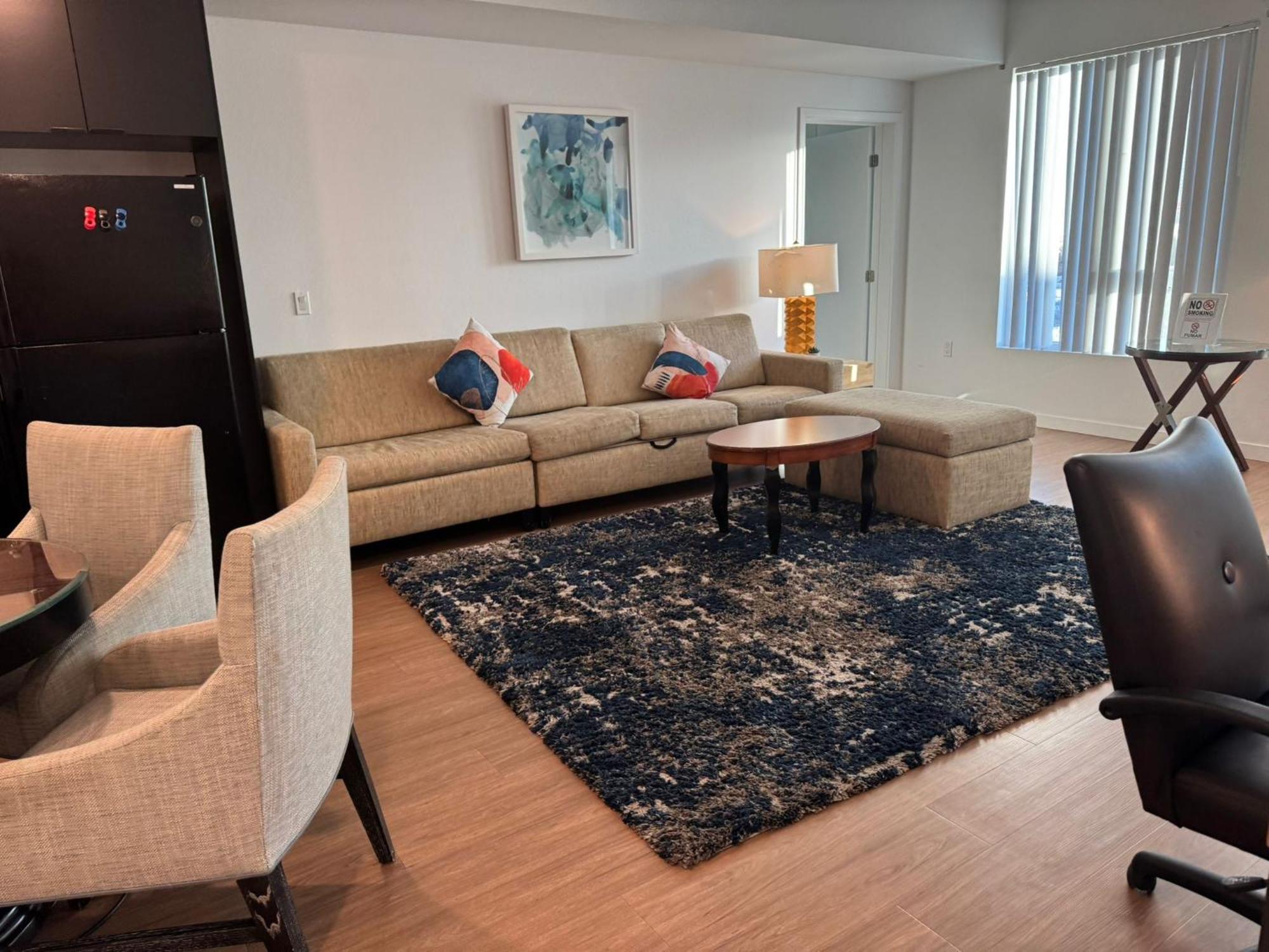 Stylish Downtown Escape With Rooftop Views *