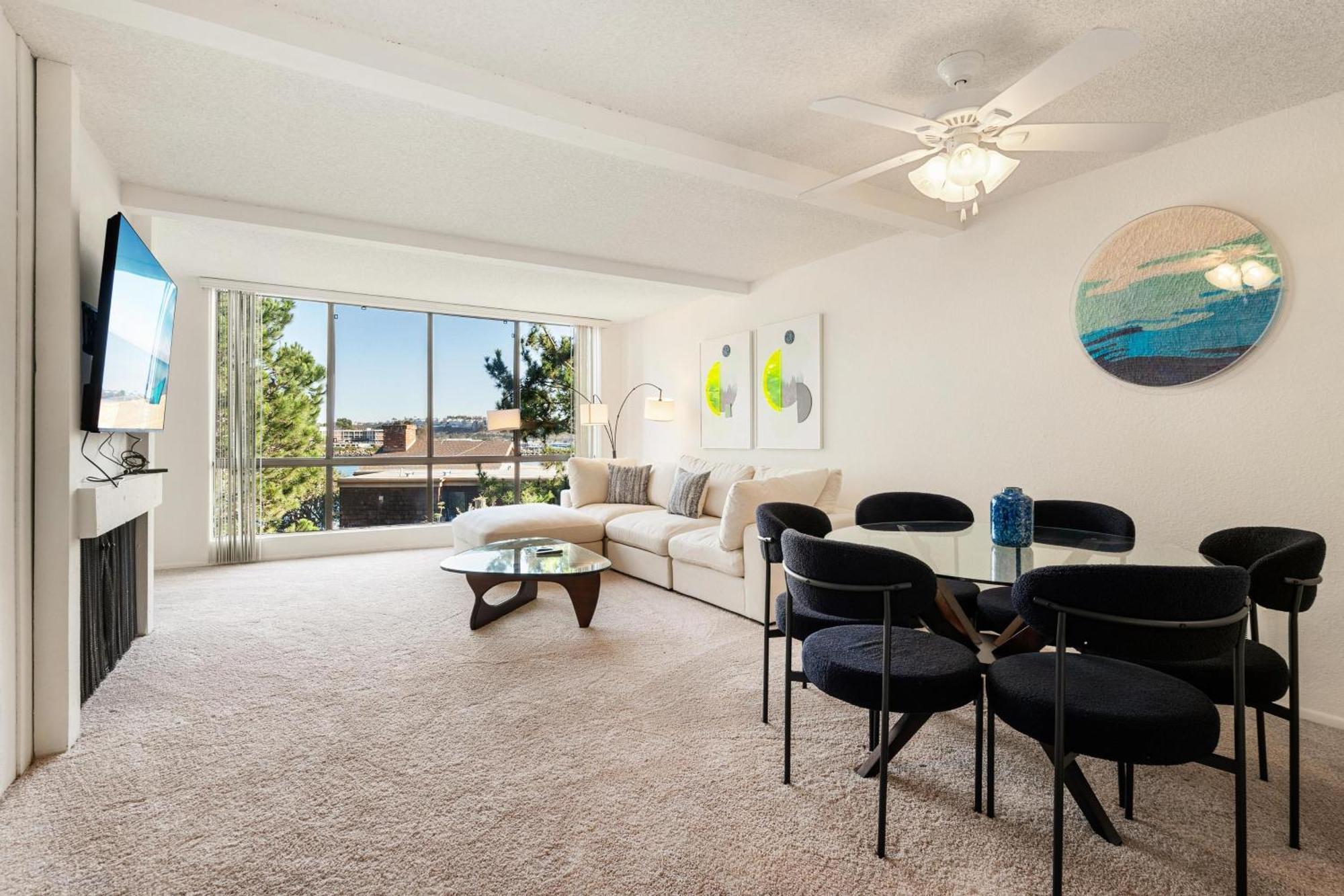 Apartment Onyx Oasis - Bold Marina 2br Gem Indoor Fireplace Water View Los Angeles