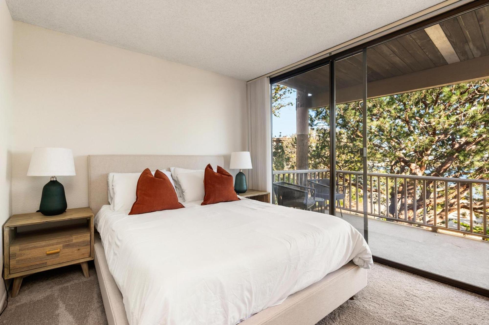 Onyx Oasis - Bold Marina 2br Gem Indoor Fireplace Water View Los Angeles