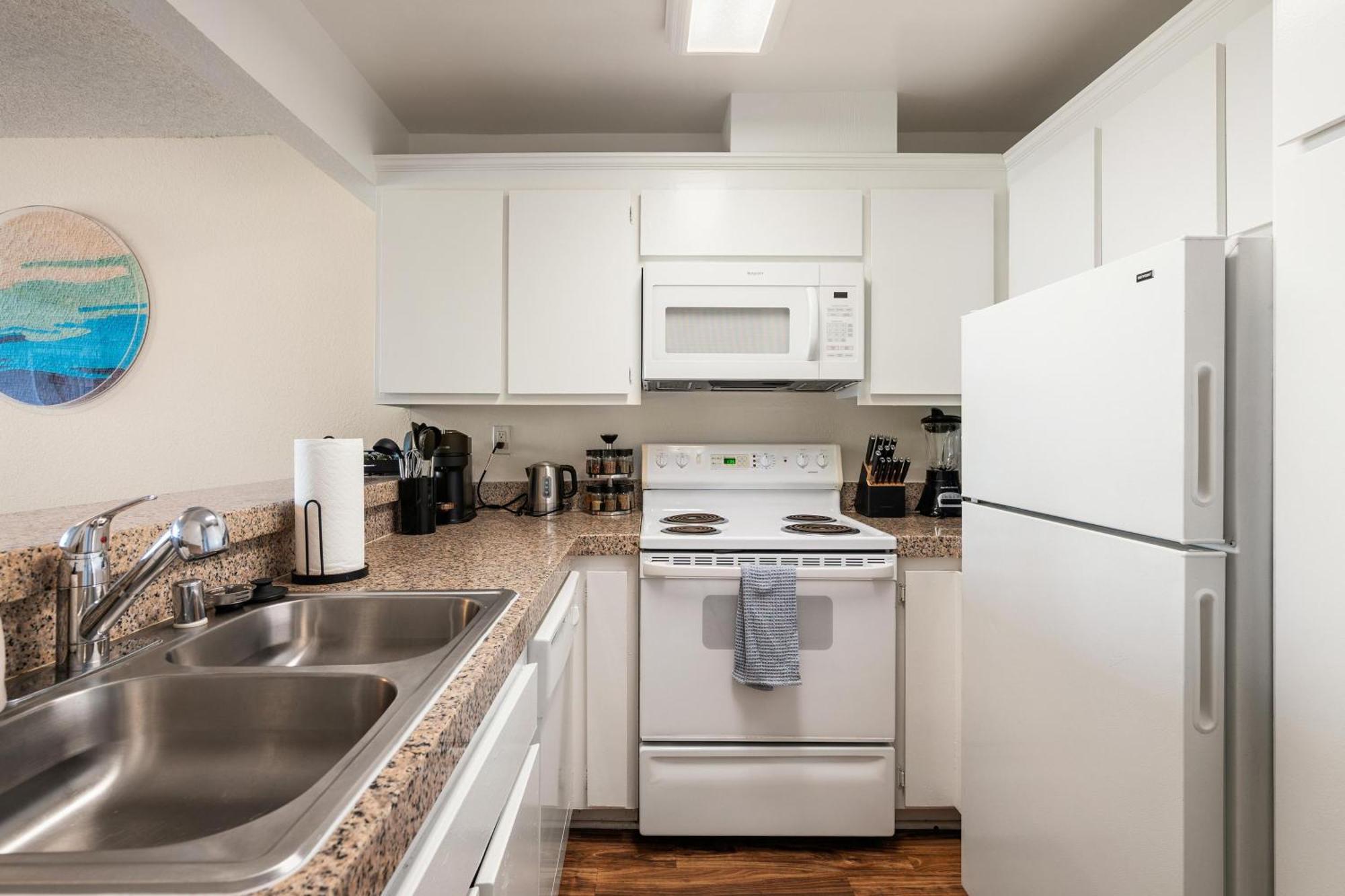 Apartment Onyx Oasis - Bold Marina 2br Gem Indoor Fireplace Water View *