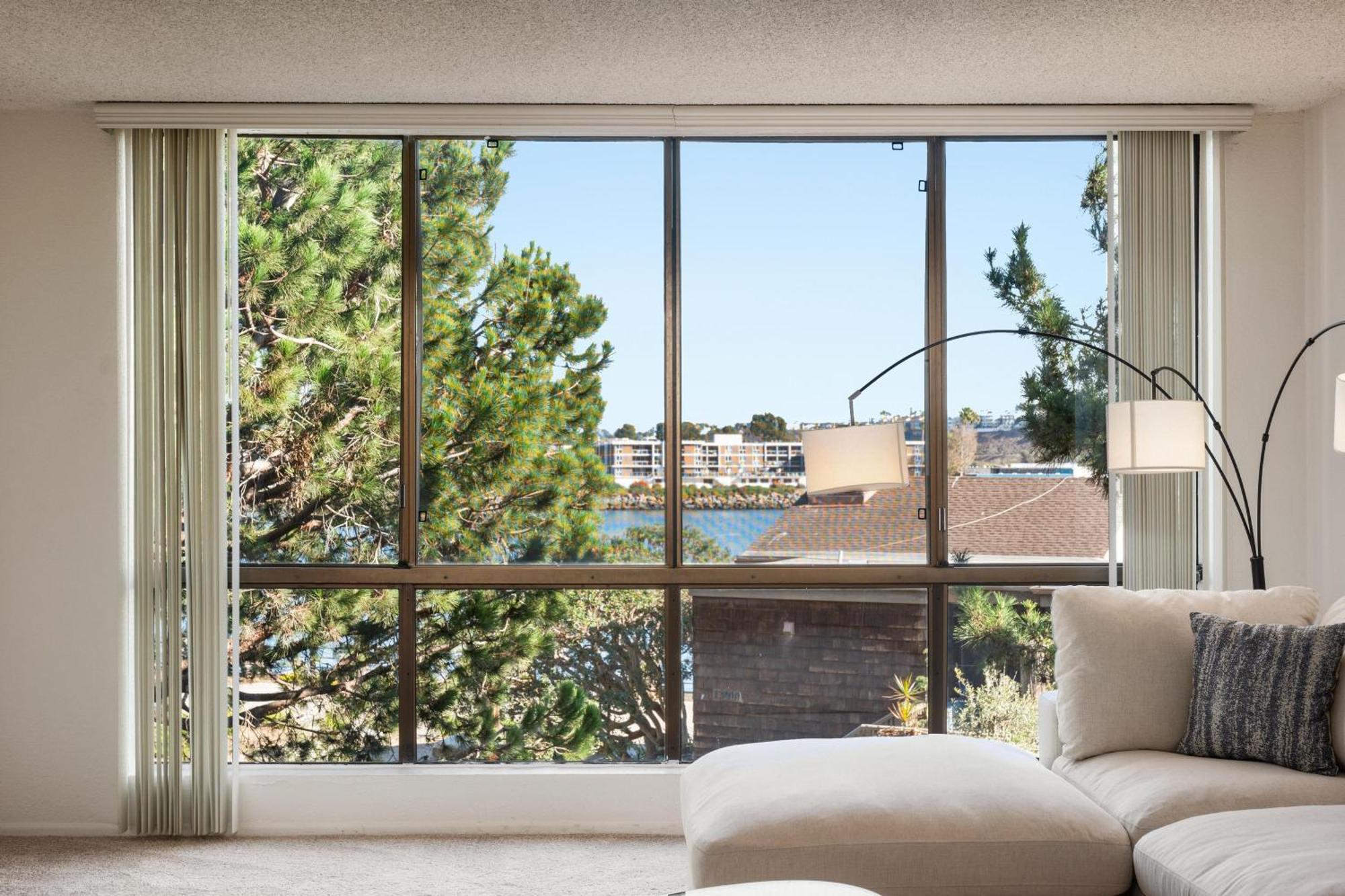 Apartment Onyx Oasis - Bold Marina 2br Gem Indoor Fireplace Water View Los Angeles