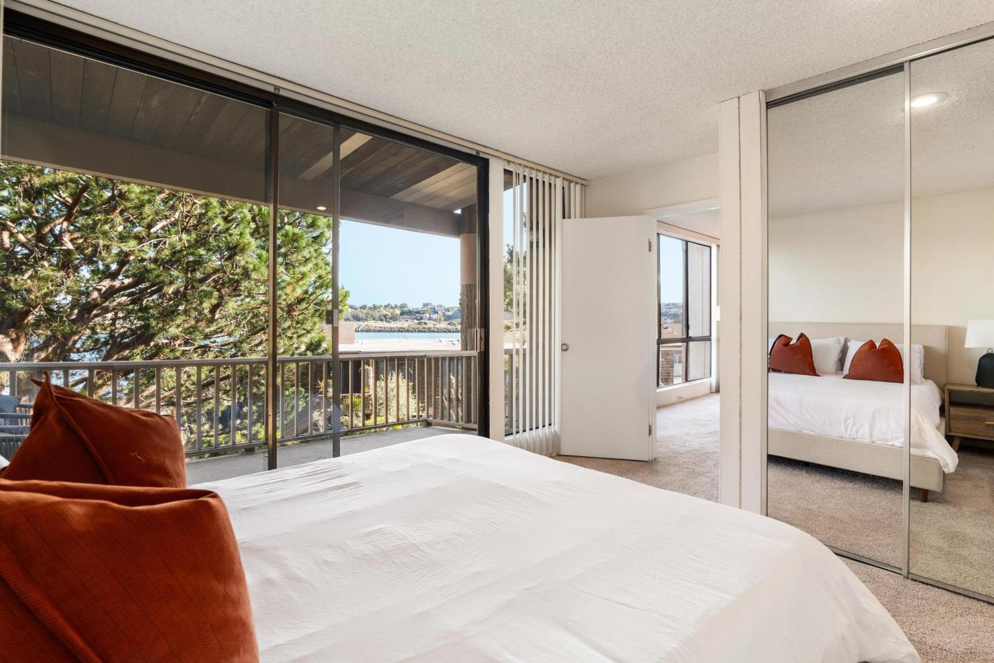 Onyx Oasis - Bold Marina 2br Gem Indoor Fireplace Water View Apartment Los Angeles