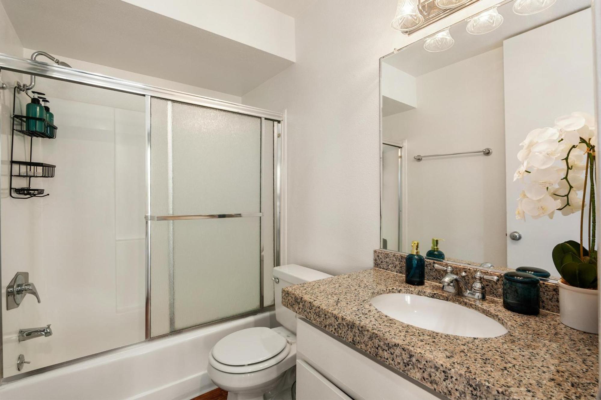 Onyx Oasis - Bold Marina 2br Gem Indoor Fireplace Water View *