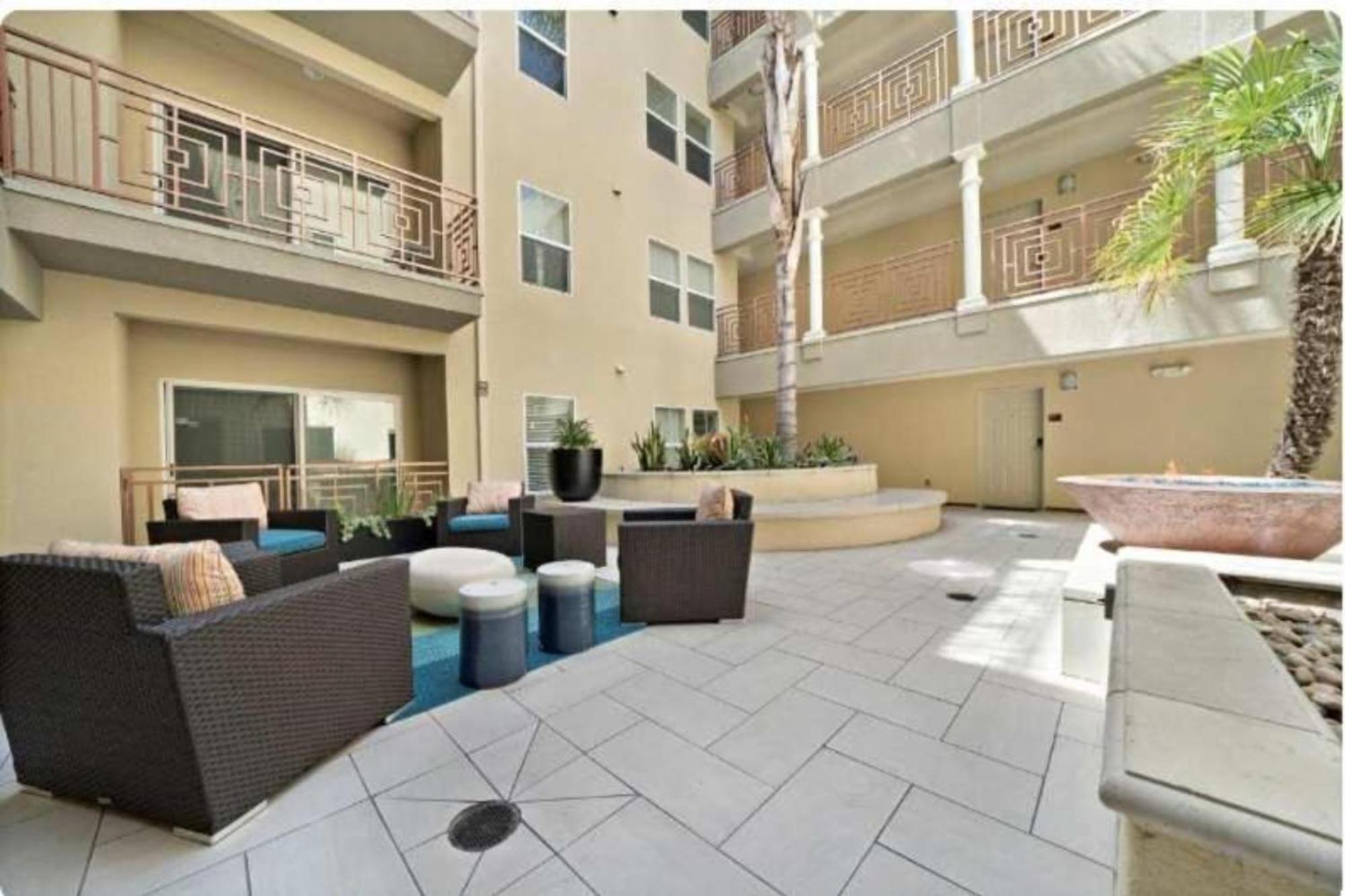 Apartment Bright & Spacious In Iconic La Neighborhood-free Parking *