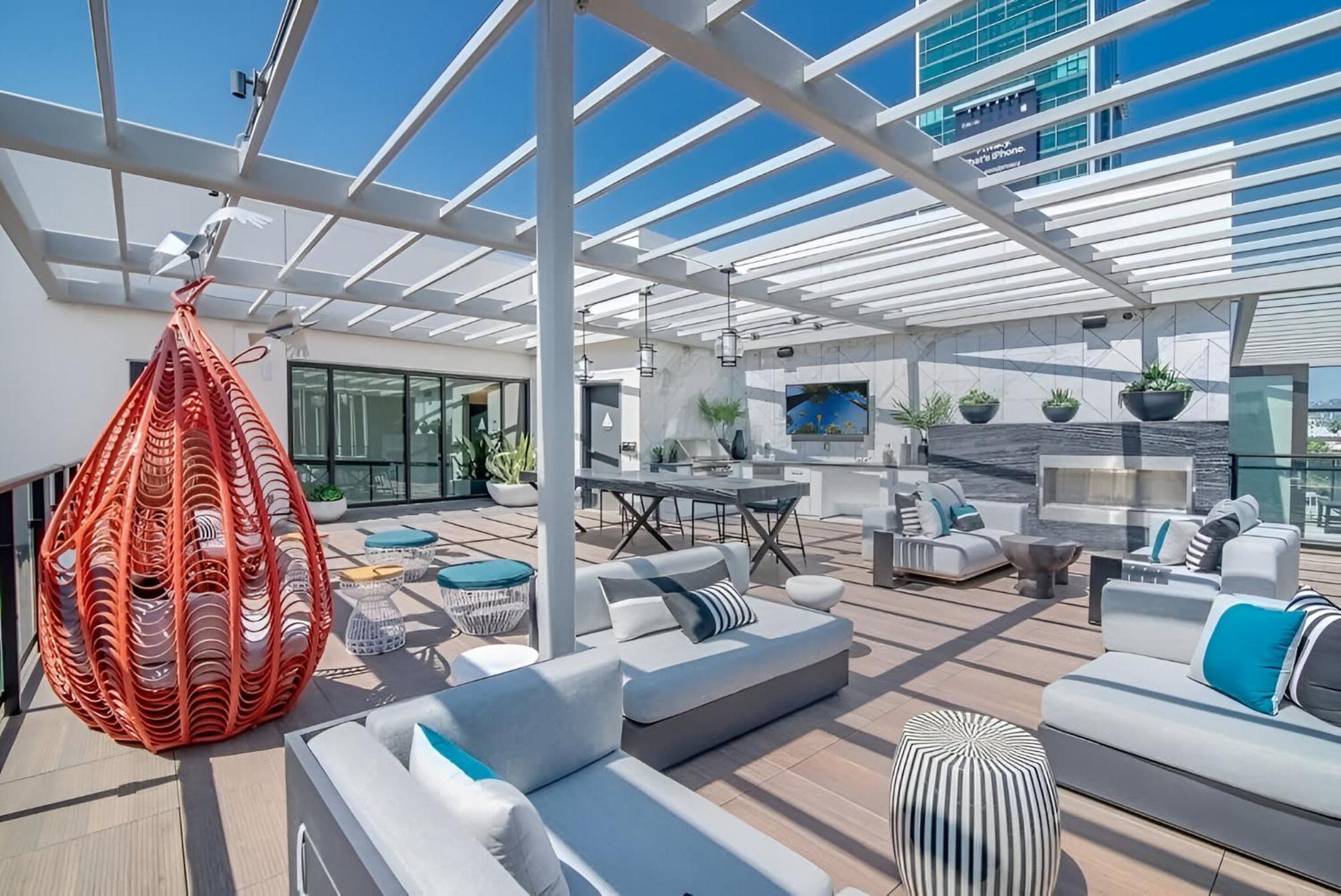 Sunbathed Hollywood Sunset View Free Parking Apartment Los Angeles