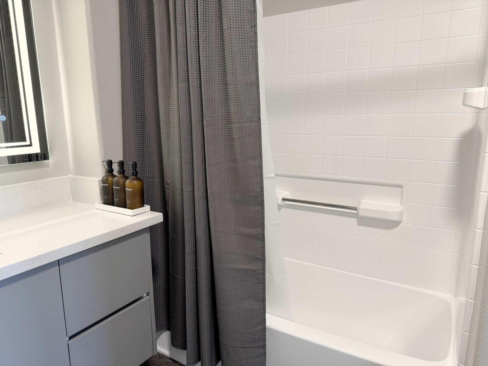 Apartment Bright & Spacious In Iconic La Neighborhood-free Parking Los Angeles