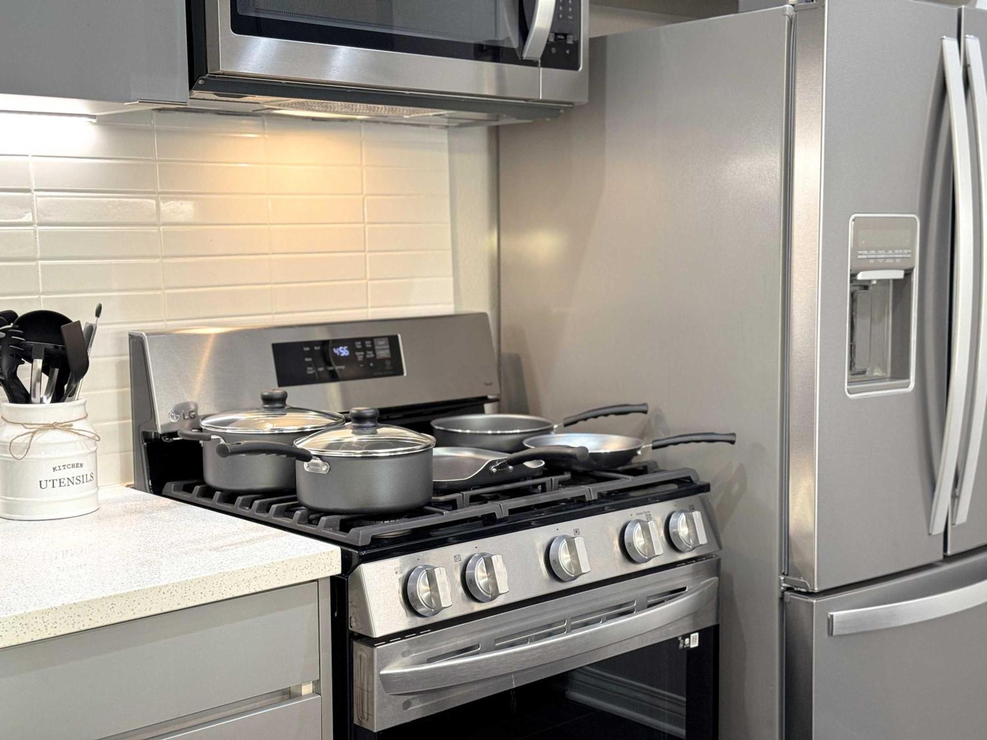 Apartment Bright & Spacious In Iconic La Neighborhood-free Parking Los Angeles