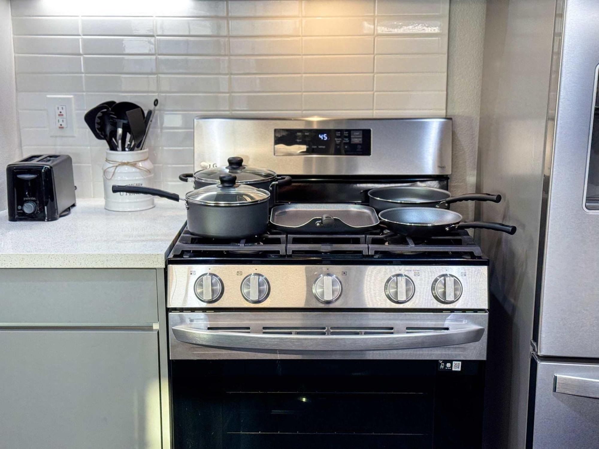 Apartment Bright & Spacious In Iconic La Neighborhood-free Parking *