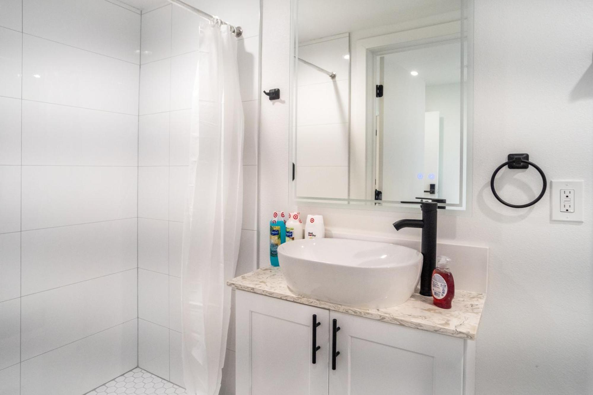 Cozy La Retreat Near Usc Steps To Koreatown & Downtown Guest house Los Angeles