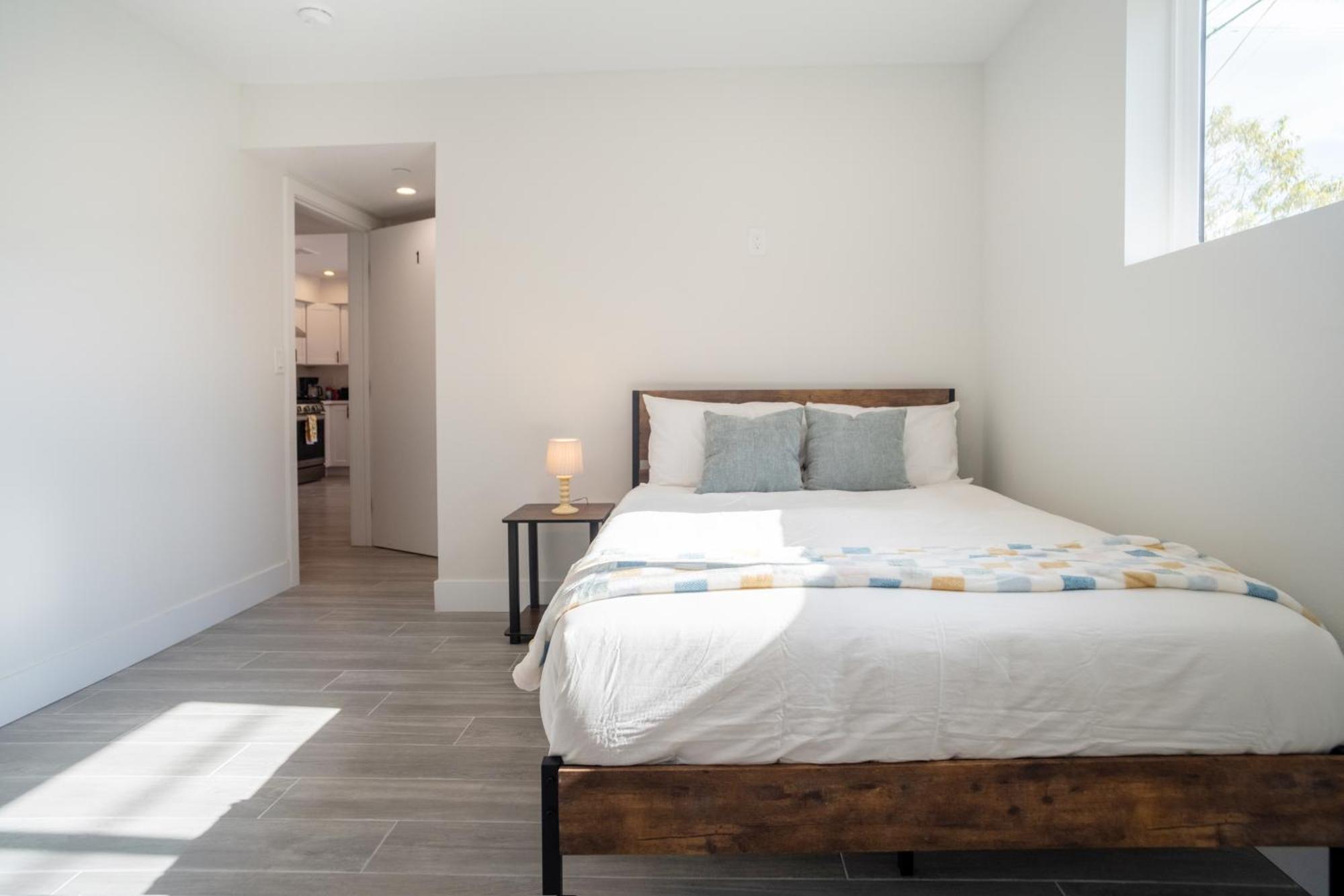 Guest house Cozy La Retreat Near Usc Steps To Koreatown & Downtown *
