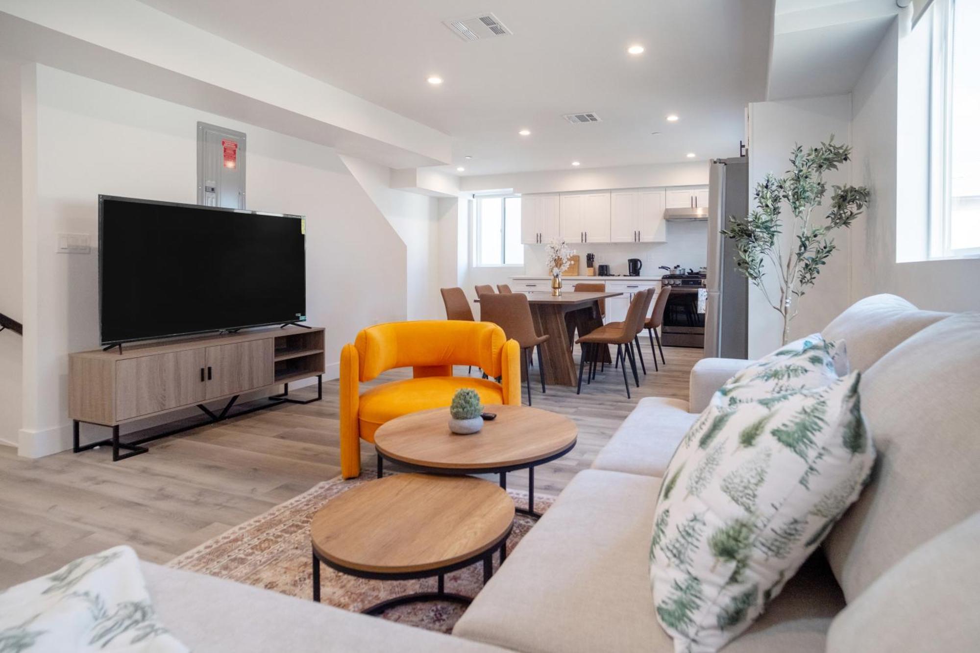 Chic & Comfortable Space Near Downtown La & Usc Guest house *