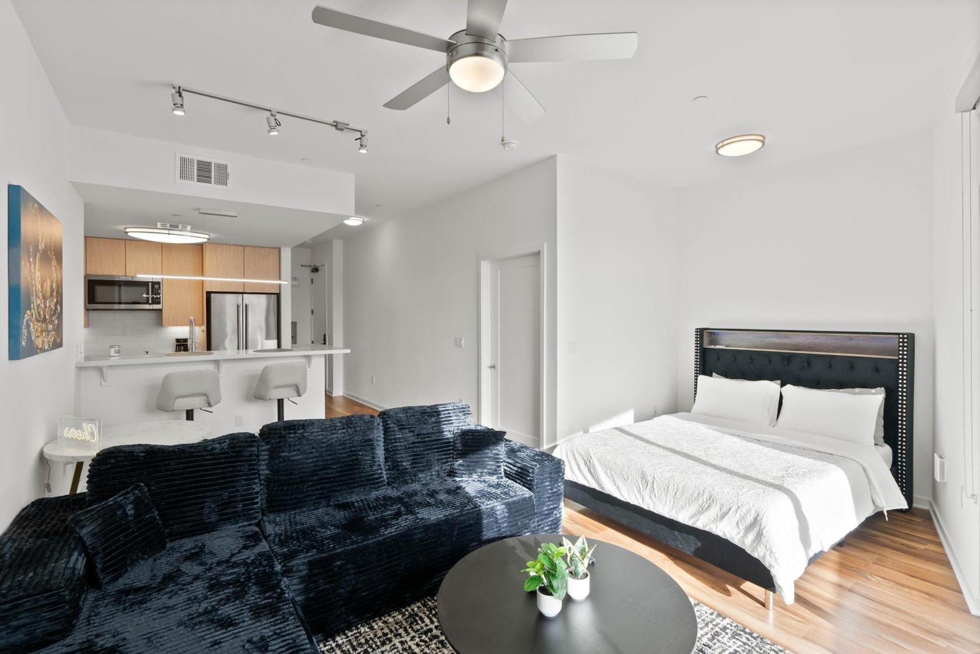 Elegant And Comfortable In Beverly Hills Aparthotel