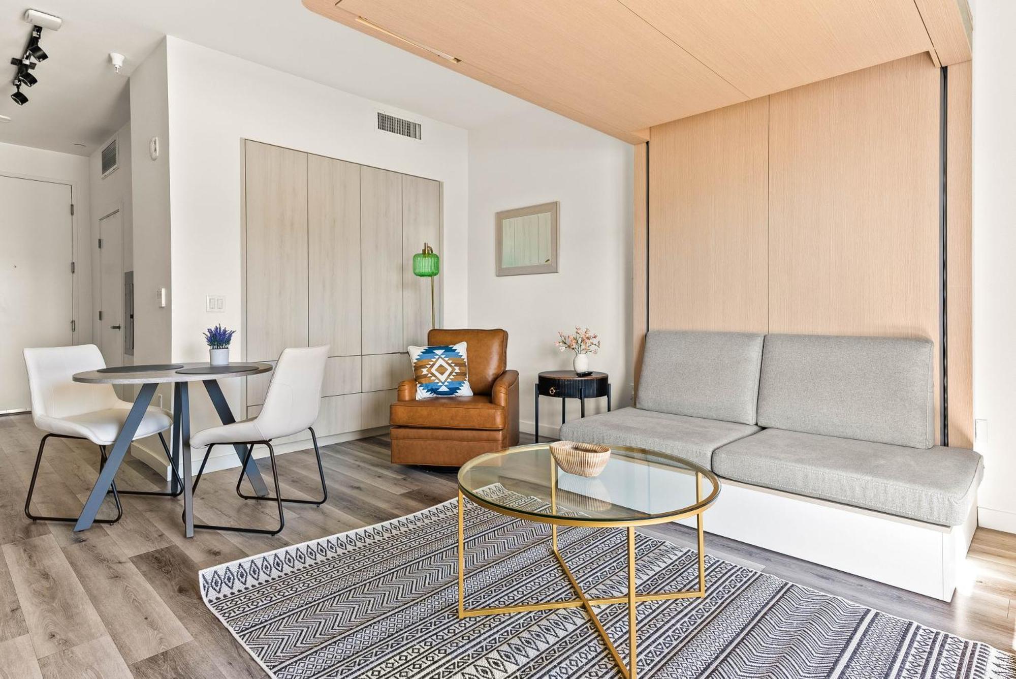 Aparthotel Modern Hollywood Studio, Pool Parking Gym *