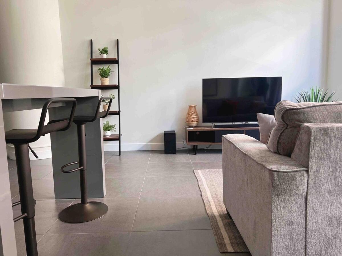 Modern Loft-rooftop Pool, Spa, Gym & Free Parking Apartamento