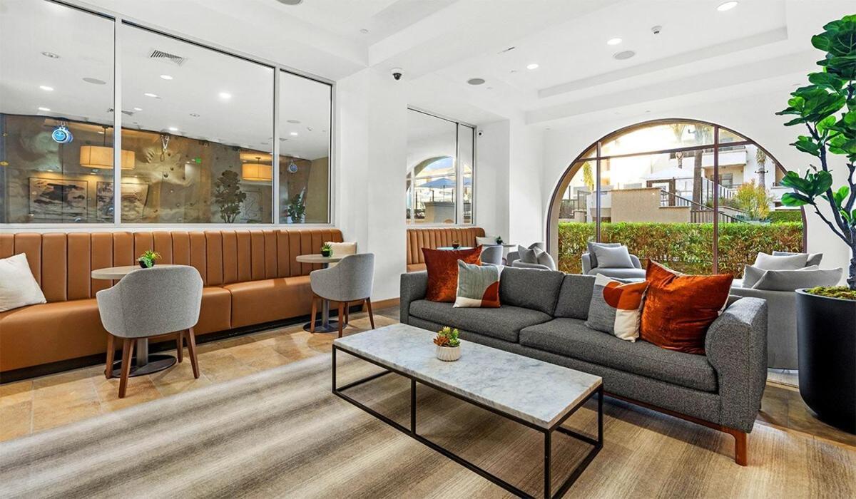 Surfs Up! Cozy 1 Bedroom With Fountain View Los Angeles