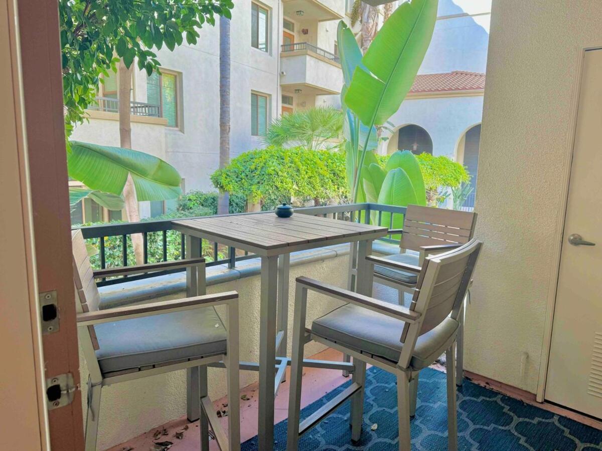 Surfs Up! Cozy 1 Bedroom With Fountain View * Los Angeles