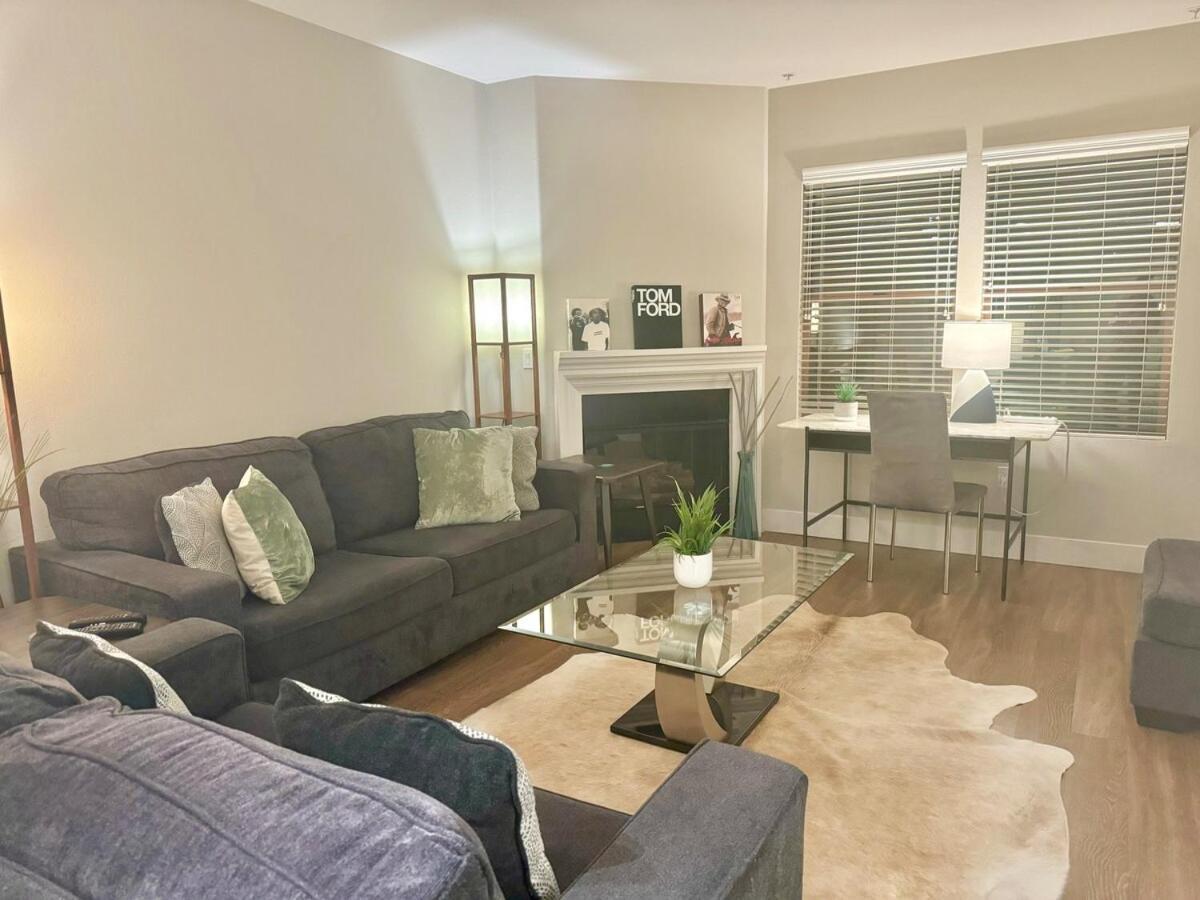 Surfs Up! Cozy 1 Bedroom With Fountain View