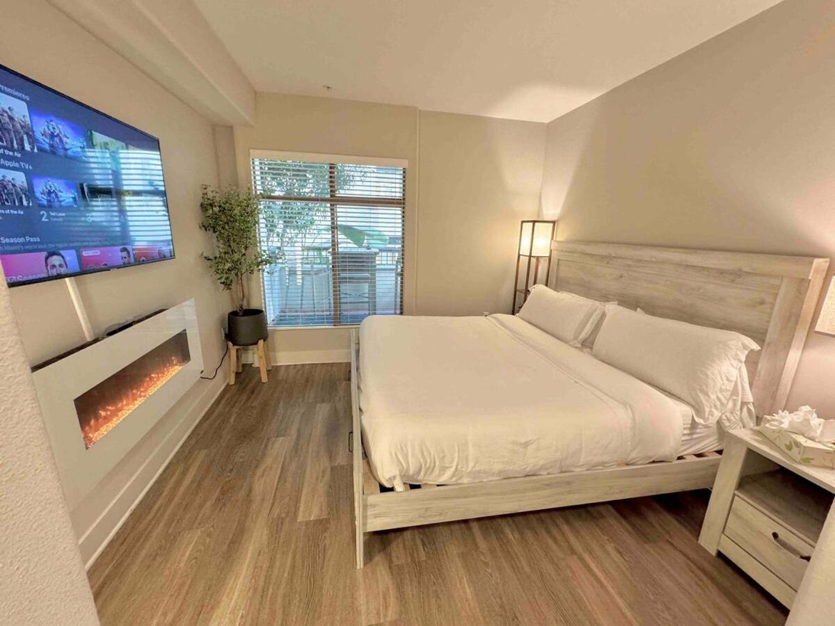 Surfs Up! Cozy 1 Bedroom With Fountain View