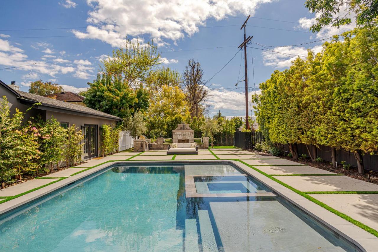 Modern Luxury House Pool Enormous Yard Holiday home *