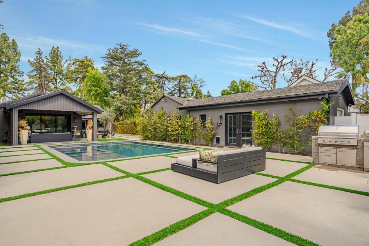 Modern Luxury House Pool Enormous Yard Holiday home