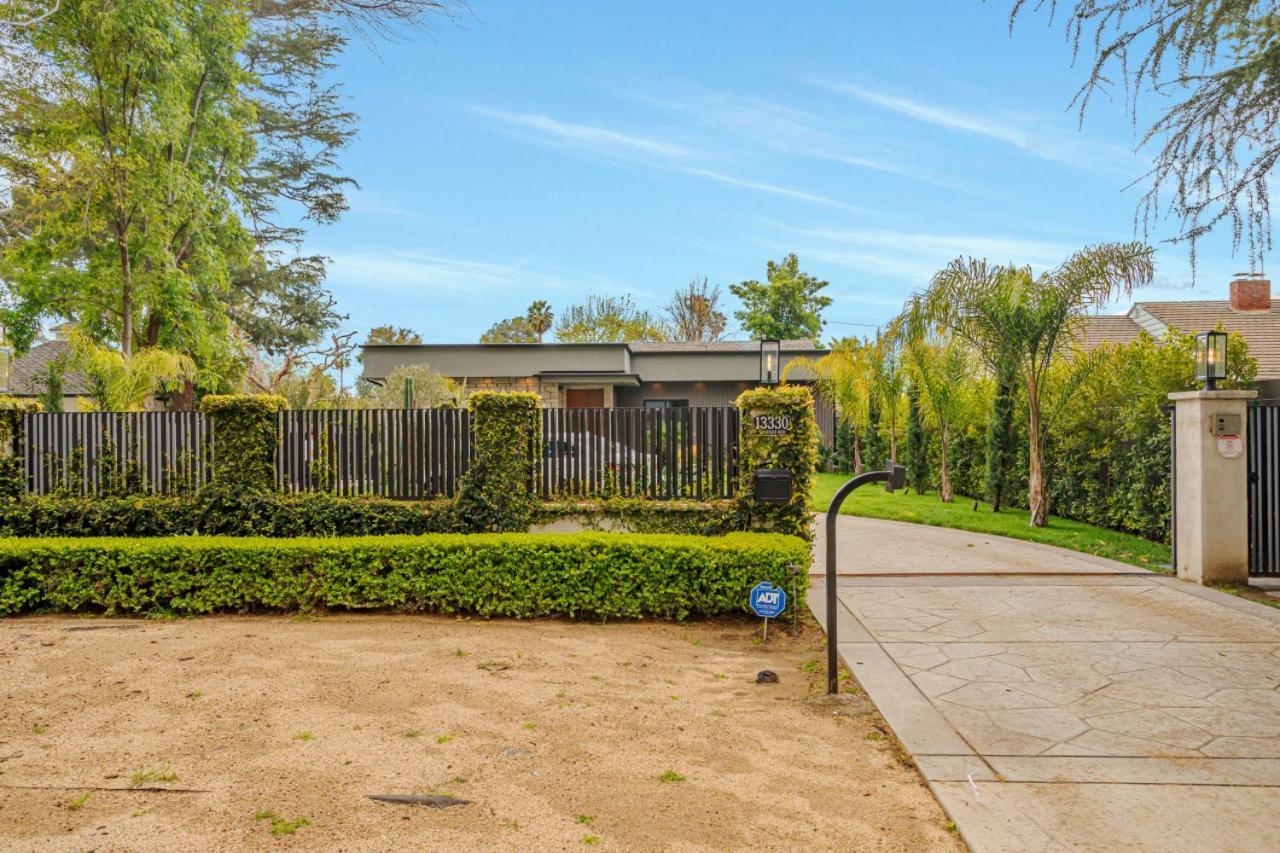 Modern Luxury House Pool Enormous Yard Holiday home Los Angeles