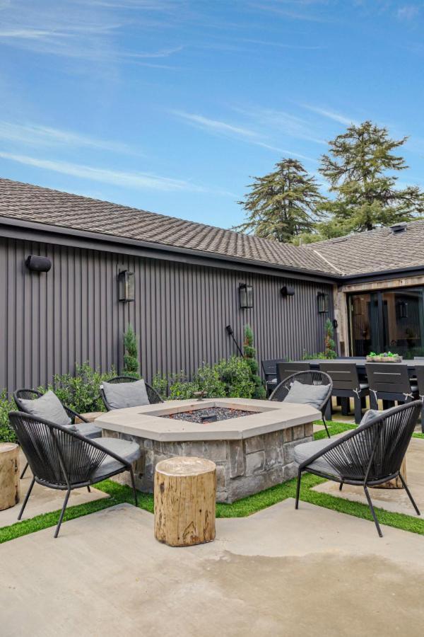 Holiday home Modern Luxury House Pool Enormous Yard Los Angeles