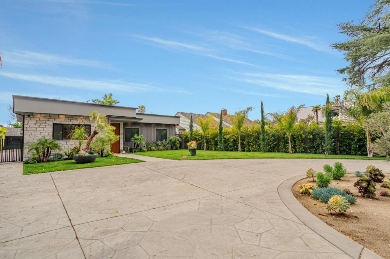 Modern Luxury House Pool Enormous Yard Holiday home *