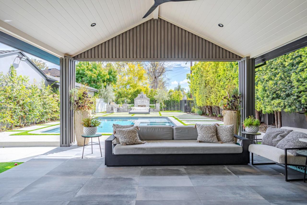 Holiday home Modern Luxury House Pool Enormous Yard Los Angeles