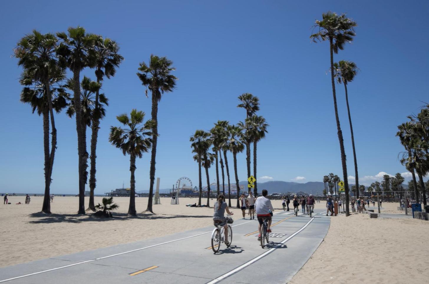 Santa Monica 2 Bed/ 2 Bath Apartment *