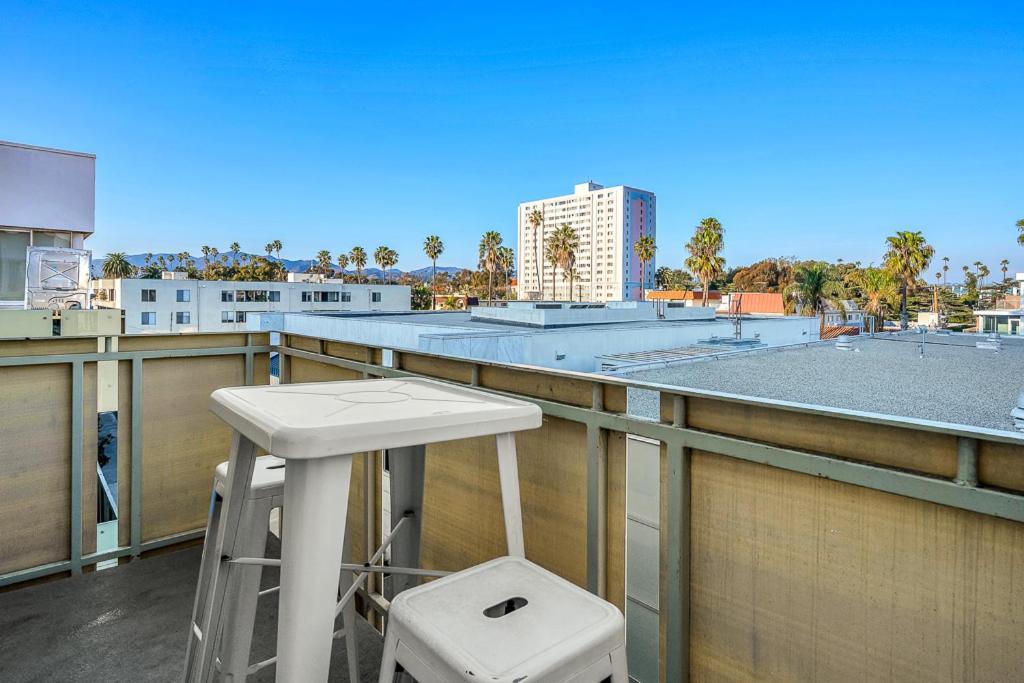 Santa Monica 2 Bed/ 2 Bath * Los Angeles