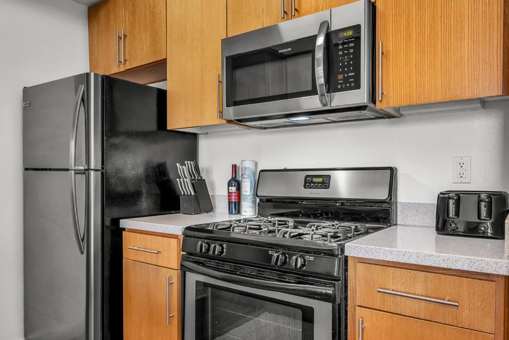Santa Monica 2 Bed/ 2 Bath Los Angeles